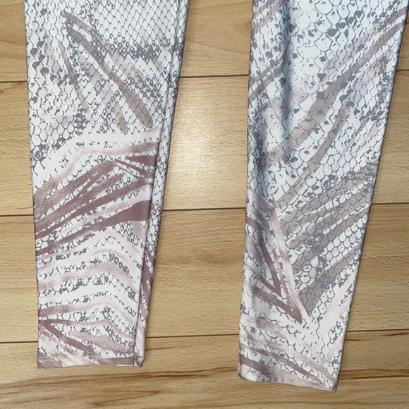 ONZIE WORKOUT OUTFIT - Picture 3 of 6